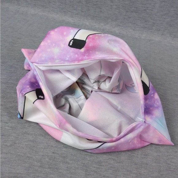 🍭 3/$10 👯♀️Host Pick⚡️FREE w/ $30 purchase: Dabbing Unicorn Print Cushion Cover - Picture 7 of 7